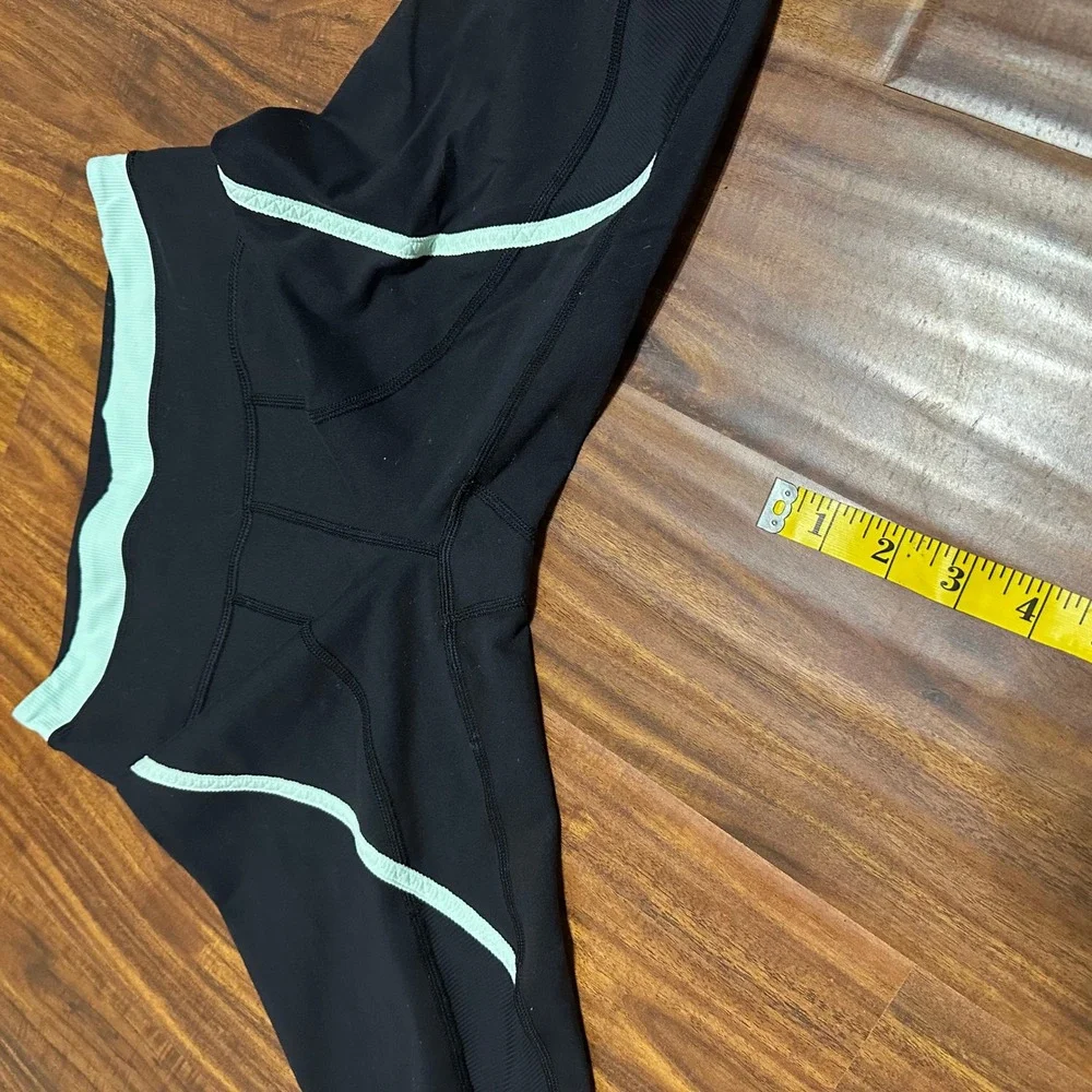 Lululemon Black Mint Green Cropped Mesh Panel Leggings Size 4‎ Yoga Workout